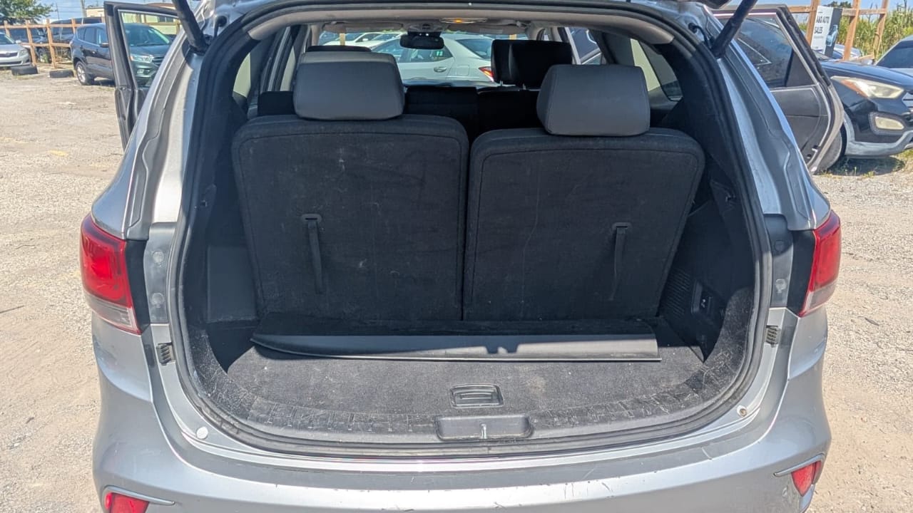 2017 Hyundai Santa Fe detail view